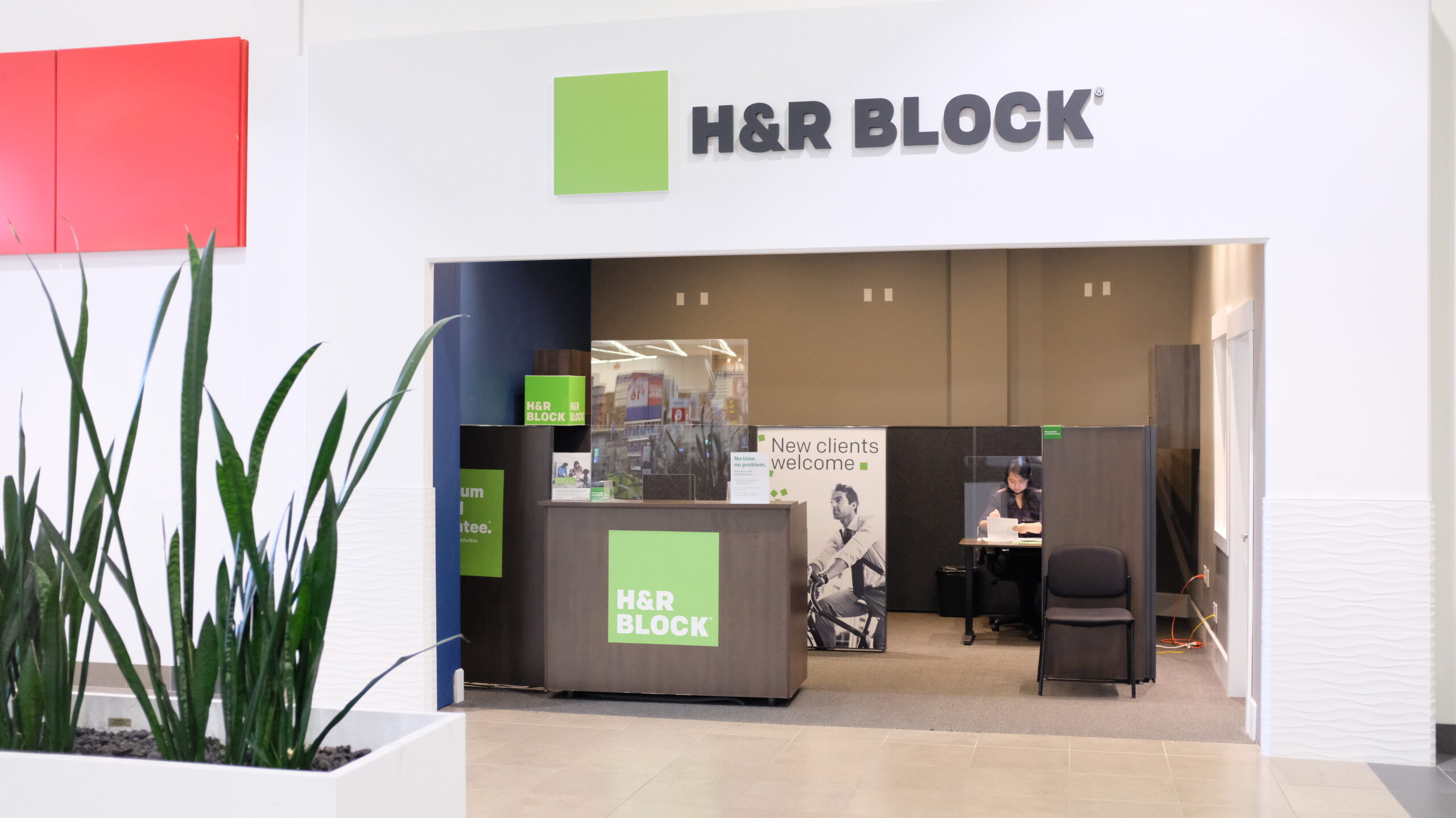 DSCF3073 H&R Block