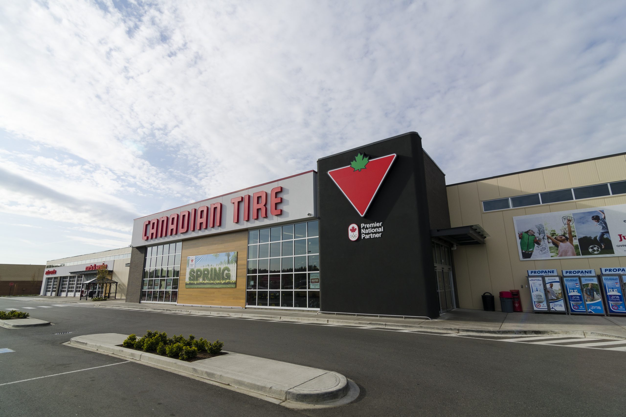 Canadian Tire - Nanaimo North Town Centre - Shopping Mall