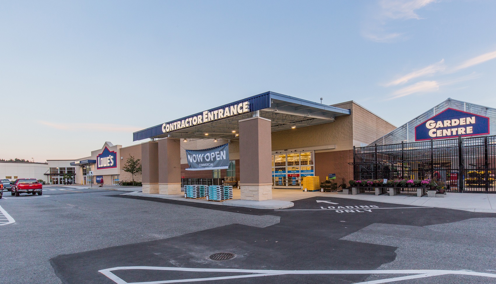 Lowe's - Nanaimo North Town Centre - Shopping Mall